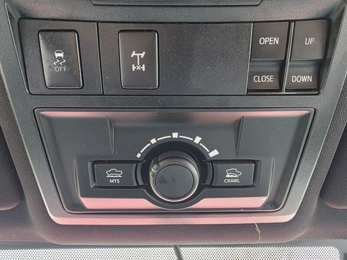 Used 2016 Toyota Tacoma TRD Off-Road w/ Premium & Technology Package image 33