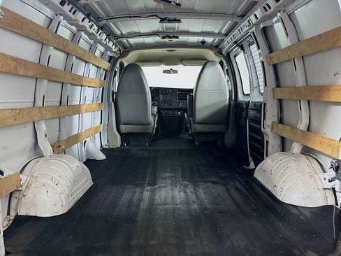 Used 2015 GMC Savana 2500 RWD image 15