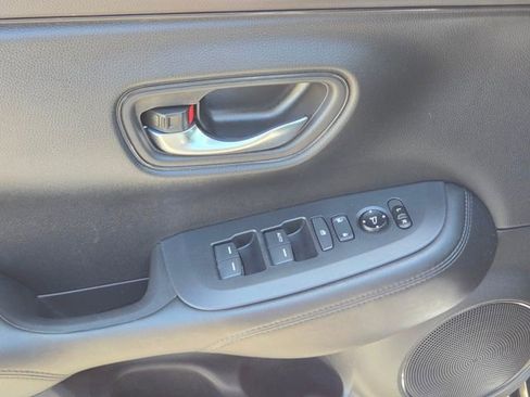 Used 2025 Honda HR-V LX image 24