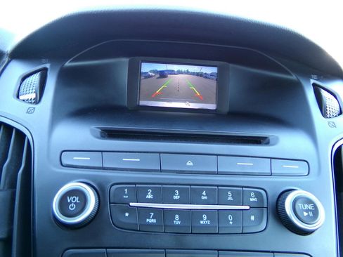 Used 2016 Ford Focus SE FWD image 17