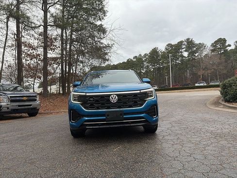 Used 2024 Volkswagen Atlas Cross Sport SEL R-Line image 2