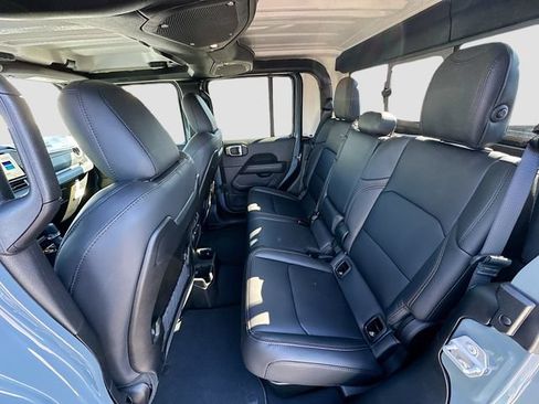 New 2026 Jeep Gladiator Sport AWD/4WD image 17