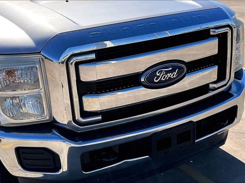 Used 2015 Ford F250 XLT w/ XLT Interior Package image 27