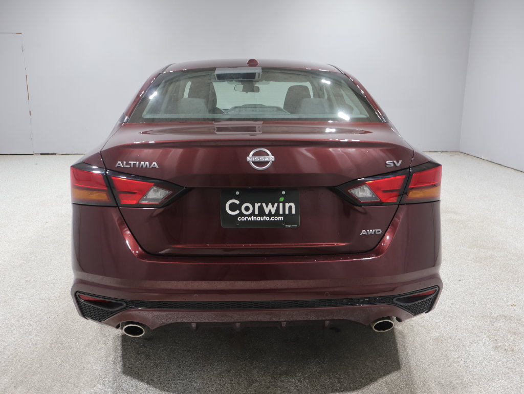 Used 2023 Nissan Altima 2.5 SV w/ SV Premium Package AWD/4WD image 3