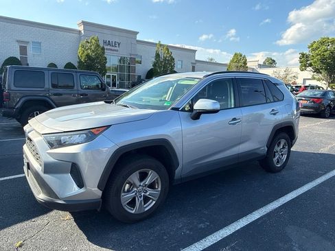 Used 2022 Toyota RAV4 LE AWD/4WD image 4