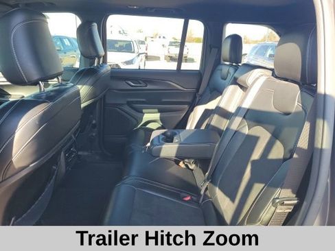 Used 2023 Jeep Grand Cherokee Altitude image 17