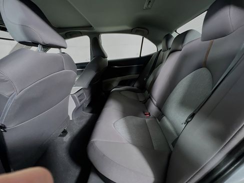 Used 2018 Toyota Camry LE image 29