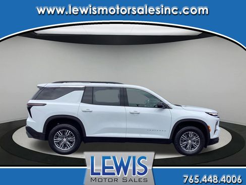 Used 2025 Chevrolet Traverse LT image 1
