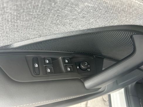 Used 2025 Volkswagen Tiguan S image 49