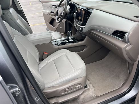 Used 2020 Chevrolet Traverse LT w/ LT Premium Package AWD/4WD image 22