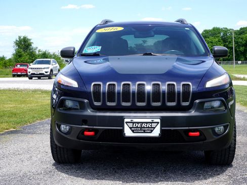 Used 2016 Jeep Cherokee Trailhawk image 3
