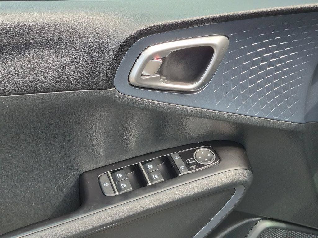 Certified 2023 Kia Soul EX FWD image 10