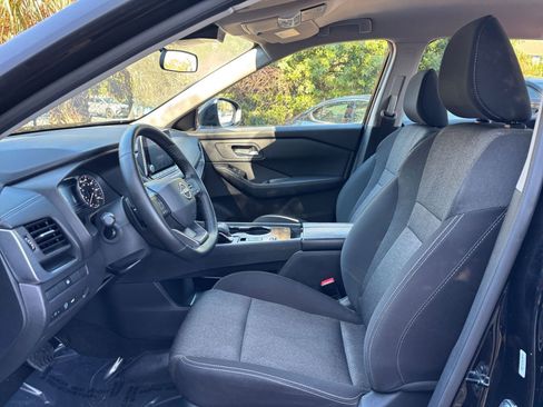 Used 2025 Nissan Rogue SV image 29