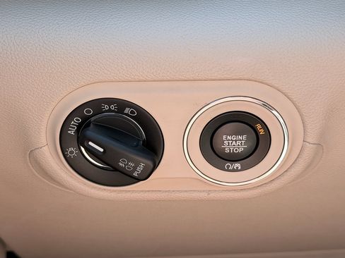 Used 2018 Maserati Levante AWD/4WD image 13