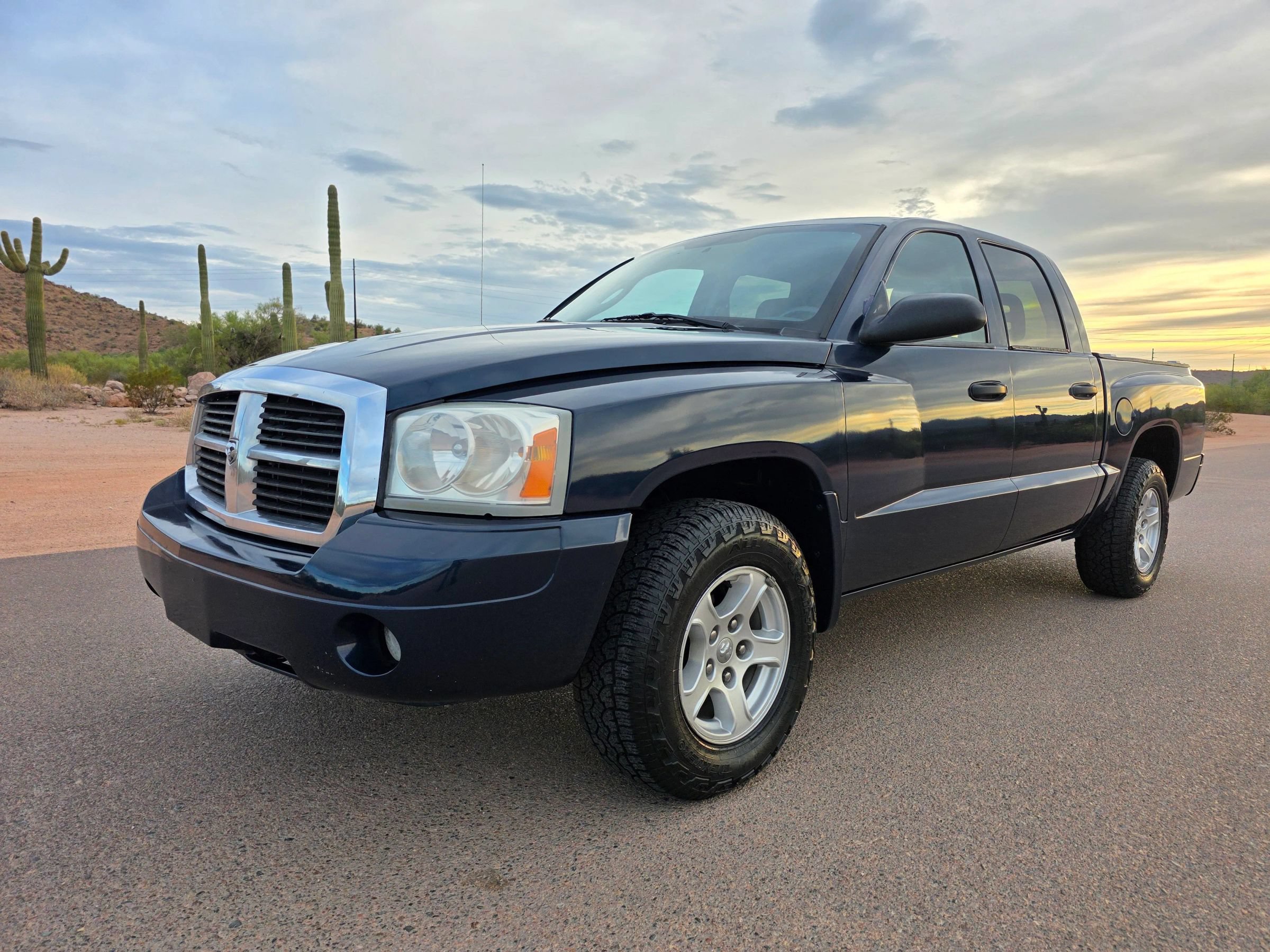 Used 2007 Dodge Dakota SLT RWD image 1