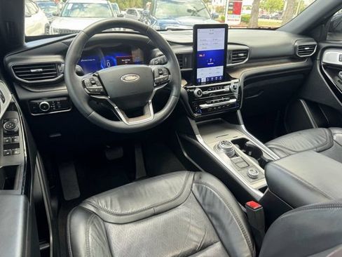 Used 2023 Ford Explorer Platinum w/ Technology Package AWD/4WD image 18