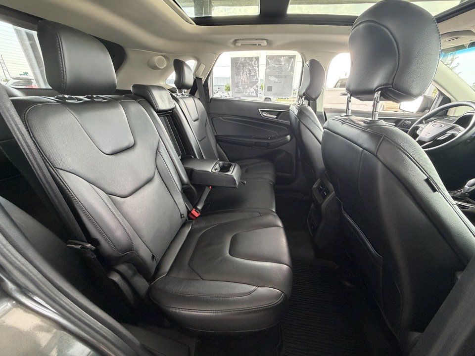 Used 2017 Ford Edge Titanium w/ Equipment Group 301A AWD/4WD image 30