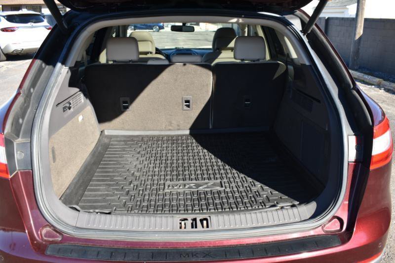 Used 2017 Lincoln MKX Reserve w/ Cargo Accessories Package FWD image 9