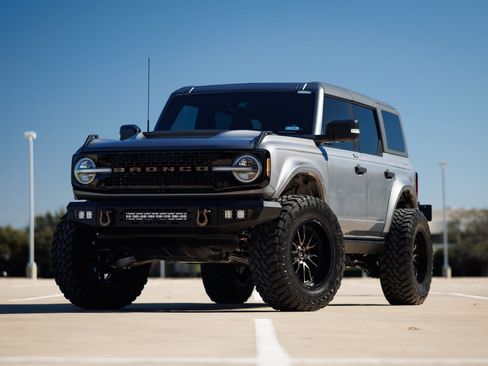 Used 2022 Ford Bronco Wildtrak image 2