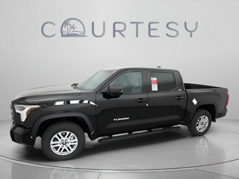 Used 2025 Toyota Tundra SR5 w/ SR5 Convenience Package RWD image 2