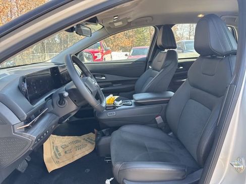 Used 2023 Nissan Ariya FWD image 9