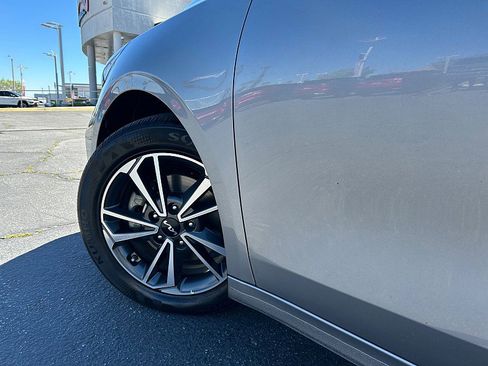 Used 2023 Kia Forte LXS image 9