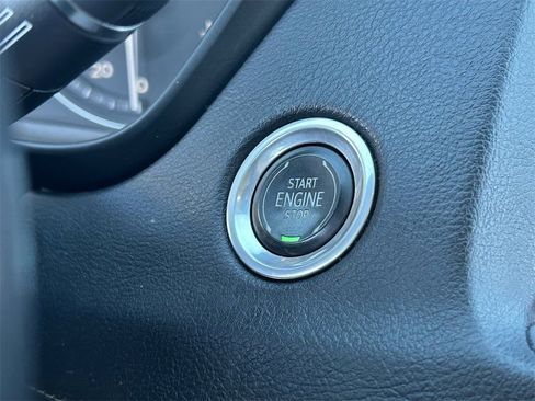 Used 2019 Cadillac XT4 Premium Luxury image 27