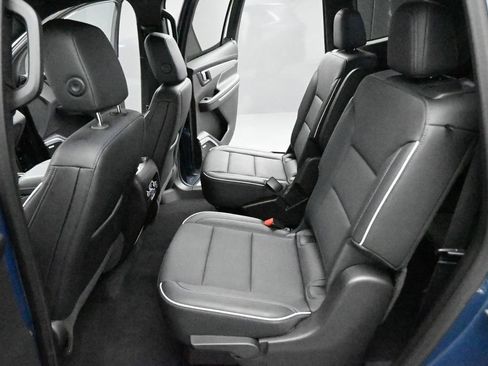 Used 2025 Buick Enclave Preferred AWD/4WD image 19