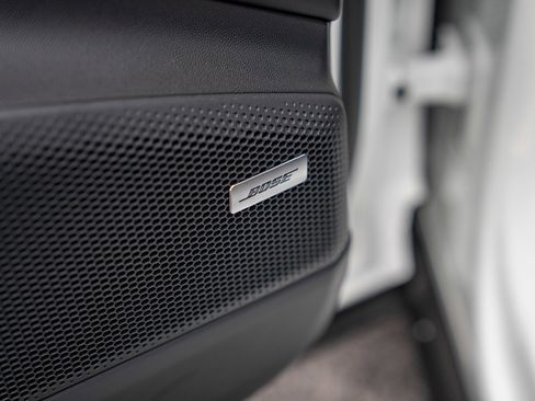 Certified 2025 Porsche Macan Electric image 11