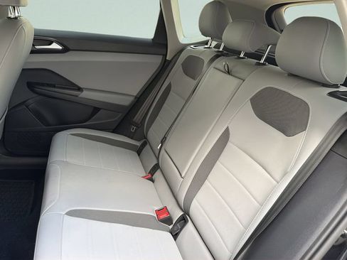 Certified 2022 Volkswagen Taos SE FWD image 26
