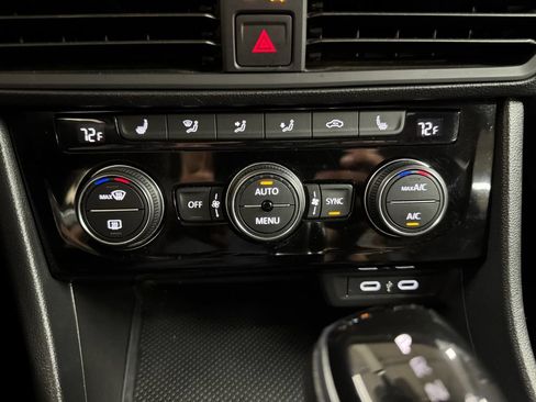 Used 2024 Volkswagen Jetta SE FWD image 17