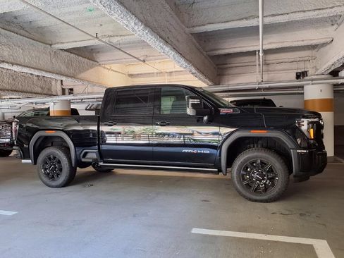 New 2026 GMC Sierra 2500 AT4 w/ AT4 Premium Plus Package AWD/4WD image 4