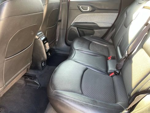 Used 2024 Jeep Compass Latitude AWD/4WD image 18