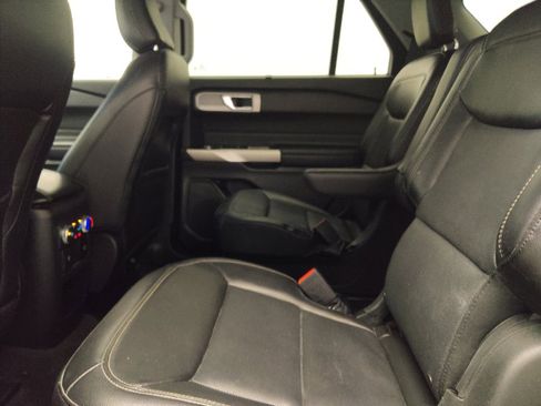 Used 2021 Ford Explorer Limited w/ Equipment Group 301A RWD image 18