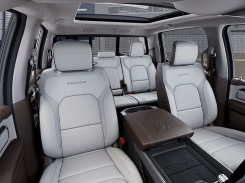 New 2026 RAM 1500 Laramie AWD/4WD image 9