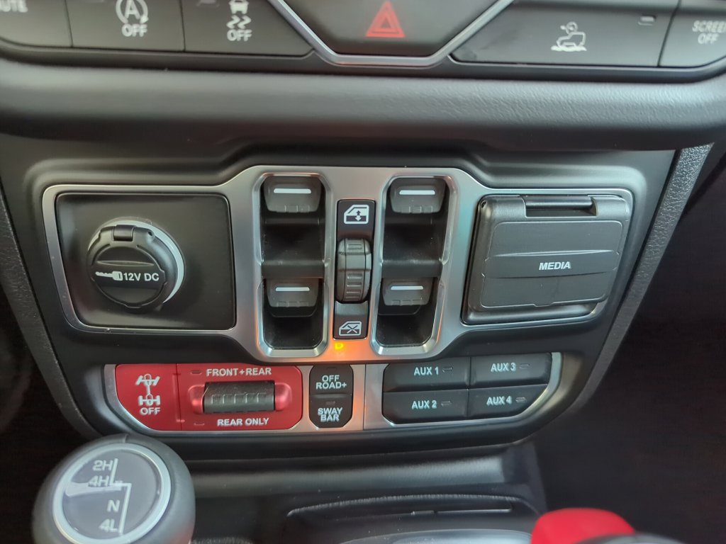 Used 2025 Jeep Gladiator Rubicon w/ Convenience Group AWD/4WD image 27