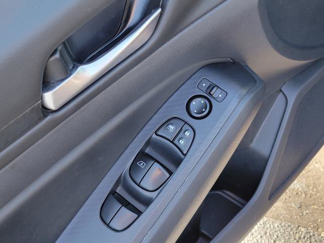 Used 2025 Nissan Altima 2.5 SV FWD image 7