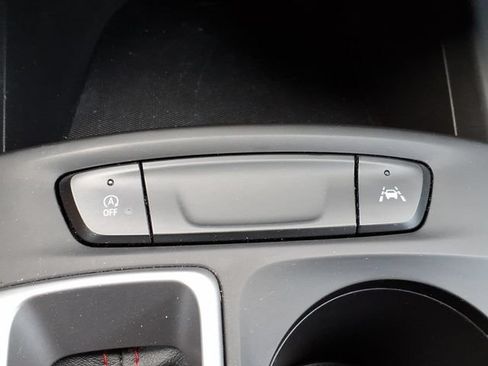 Used 2024 Chevrolet Trax RS w/ Sunroof Package FWD image 24