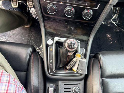 Used 2017 Volkswagen GTI SE FWD image 32