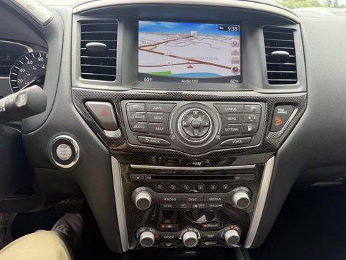 Used 2020 Nissan Pathfinder SL AWD/4WD image 40