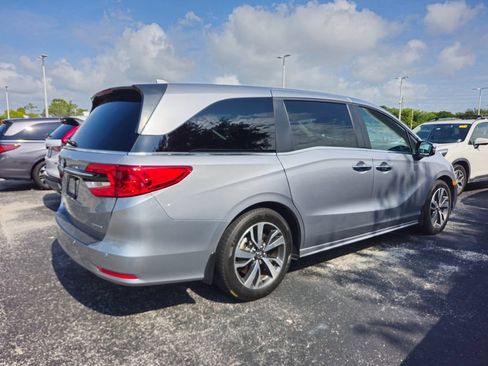 Used 2023 Honda Odyssey Touring image 2