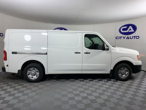 Used 2019 Nissan NV 2500 SV RWD image 2