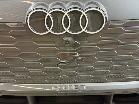 Used 2025 Audi Q6 e-tron Premium Plus w/ Premium Plus AWD/4WD image 28