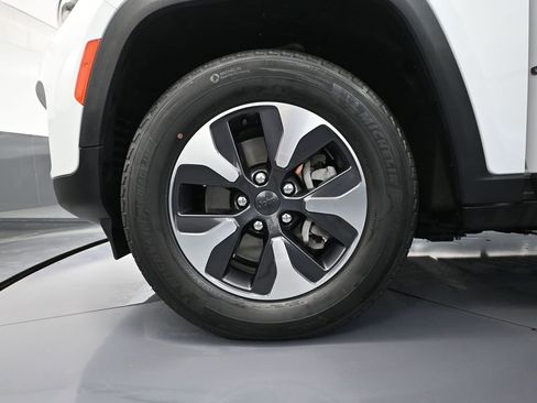 Used 2022 Jeep Grand Cherokee Limited 4xe image 16