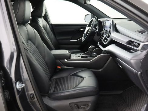 Used 2021 Toyota Highlander XSE image 19