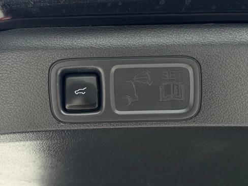 Used 2024 Ford Expedition XLT AWD/4WD image 17