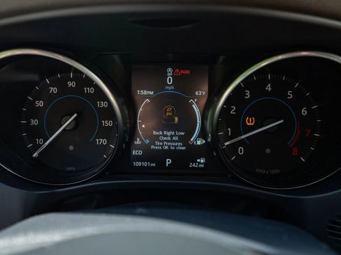 Used 2017 Jaguar F-PACE Prestige AWD/4WD image 26