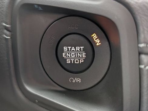 Used 2025 Jeep Wrangler Unlimited Sahara AWD/4WD image 25