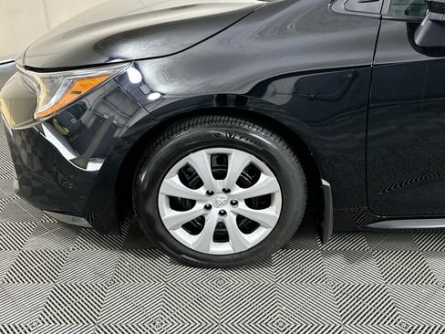 Used 2025 Toyota Corolla LE FWD image 11