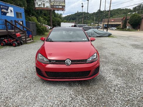 Used 2015 Volkswagen Golf 4-Door FWD image 5
